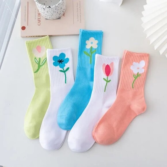 Minimal Garden Womens Flower Socks White on Pink Gift Packaged - Picture 2 of 9